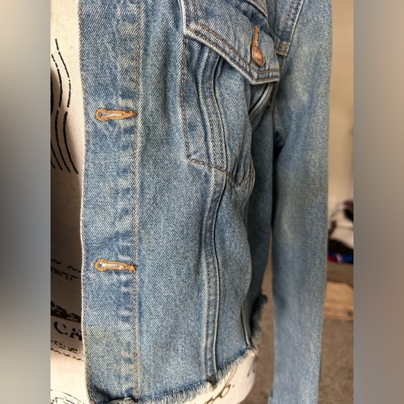 Victoria’s Secret PINK distressed hem denim jean jacket size medium - Picture 3 of 12